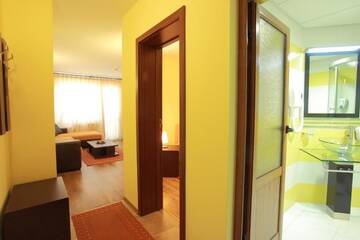 Фото номера Семейный люкс с балконом (для 2 взрослых и 2 детей) Отель Family Hotel Eterno г. Цигов-Чарк 2