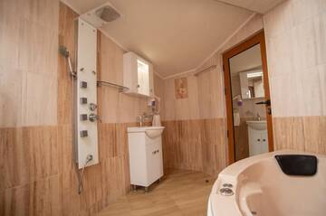 Фото номера Junior Suite with Double jacuzzi and Balcony with Lake View Гостевой дом Sweet Life Family Hotel г. Цигов-Чарк 14