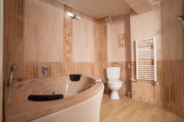 Фото номера Junior Suite with Double jacuzzi and Balcony with Lake View Гостевой дом Sweet Life Family Hotel г. Цигов-Чарк 15